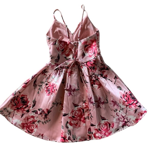 NWT pink homecoming mini dress floral fit & flare … perfect for HOCO size 3 - Picture 6 of 15